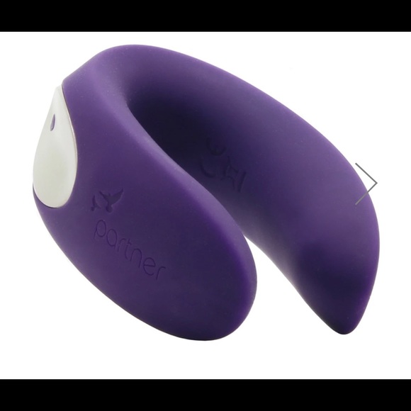 Satisfyer Partner Plus Remote in Purple - Picture 3 of 4